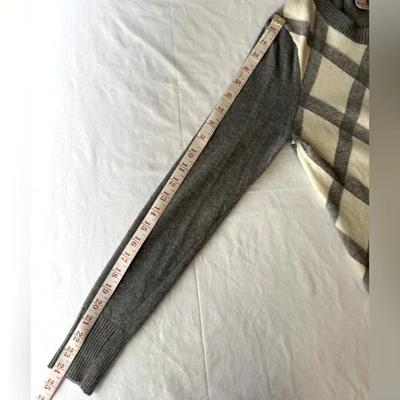 Banana Republic Gray and Cream Argyle Sweater Small - Picture 5 of 6